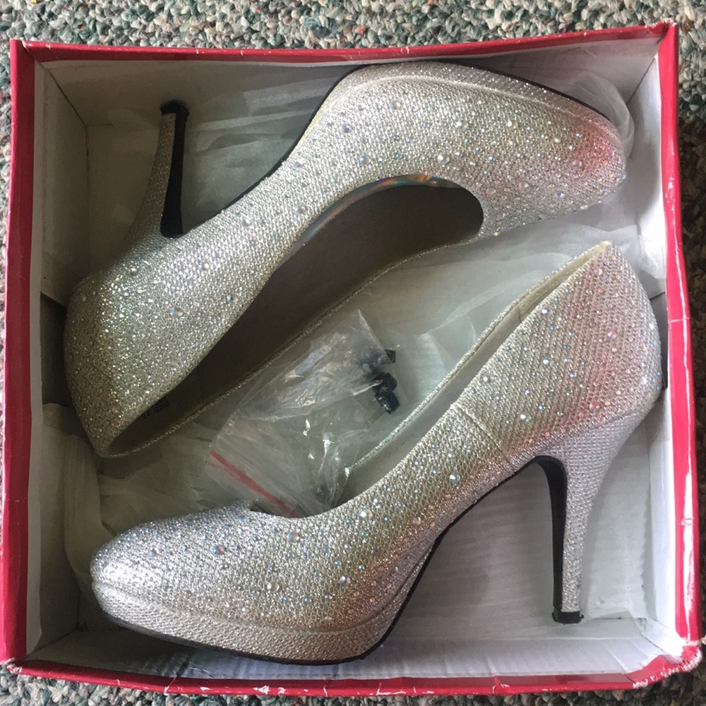 Silver Slipper heels size 7 1/2